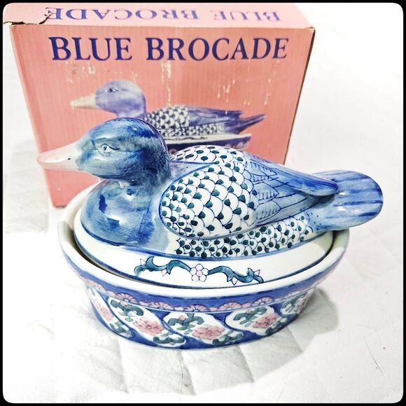 NIB VINTAGE BLUE BROCADE Blue White Porcelain Hand Painted Duck Serving Dish - Picture 1 of 3